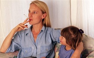 Τι προκαλεί το παθητικό κάπνισμα στην υγεία των παιδιών