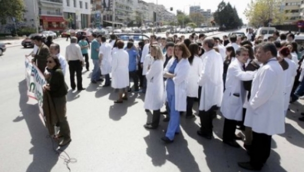 “Πυρηνικός πόλεμος” είναι η απάντηση των γιατρών στον Άδωνι Γεωργιάδη