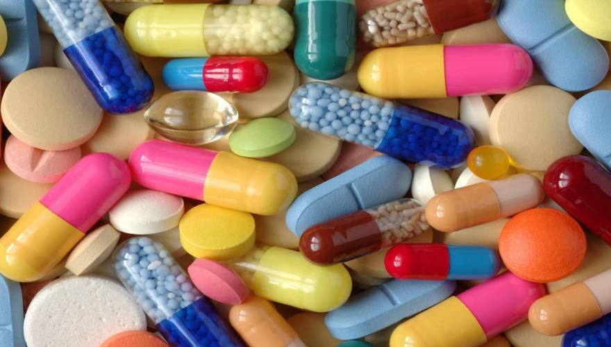 «Εμφύλιος» στις φαρμακοβιομηχανίες για τις τιμές των γενοσήμων