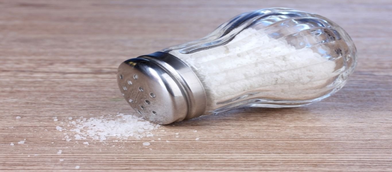 Το αλάτι και οι κίνδυνοι που κρύβει για τη λειτουργία της καρδιάς