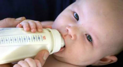 Πως θα καταλάβετε ότι το μωρό σας δεν “ανέχεται” το αγελαδινό γάλα;