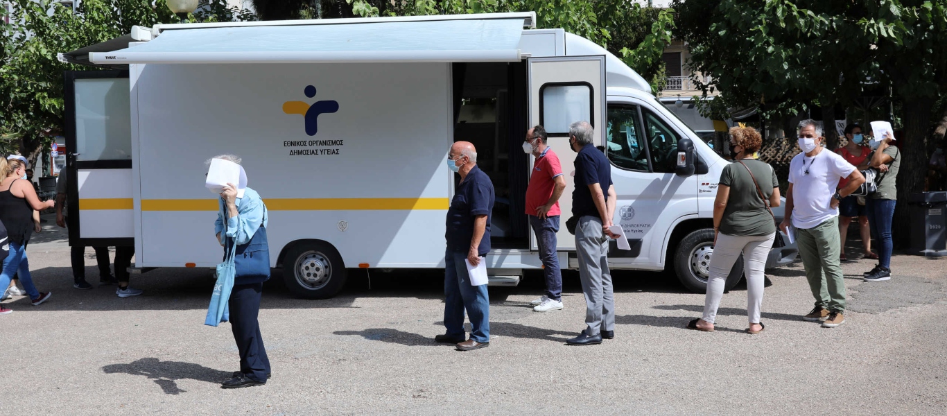 Εντοπίστηκαν 10 θετικά δείγματα σε σύνολο 422 τεστ στην πλατεία Κουμουνδούρου