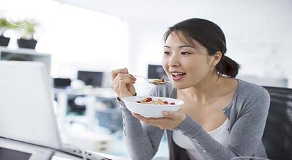 6 τρόποι για να βελτιώσετε τη διατροφή σας στη εργασία