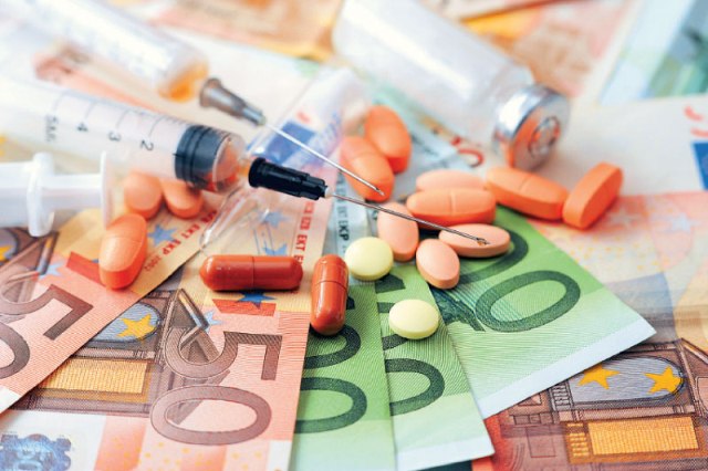 ΠΦΣ: Ακριβότερα φάρμακα για τους ασφαλισμένους