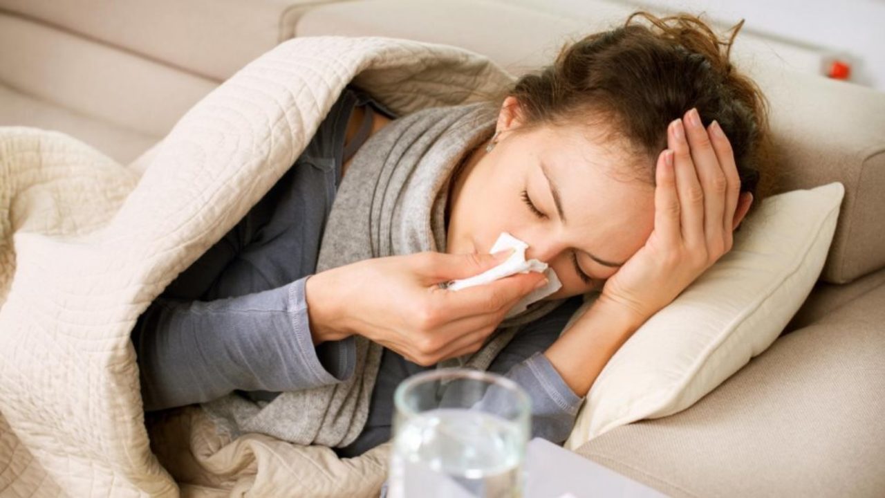 Eποχική γρίπη: Σε τι διαφέρει από το κοινό κρυολόγημα;