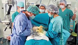 Αντιδρούν οι νοσοκομειακοί γιατροί στα απογευματινά χειρουργεία