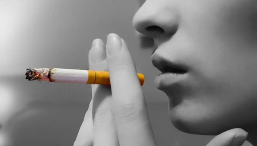 Σύμφωνα με έρευνα οι καπνιστές κάτω των 50 έχουν οκτώ φορές μεγαλύτερο κίνδυνο για έμφραγμα