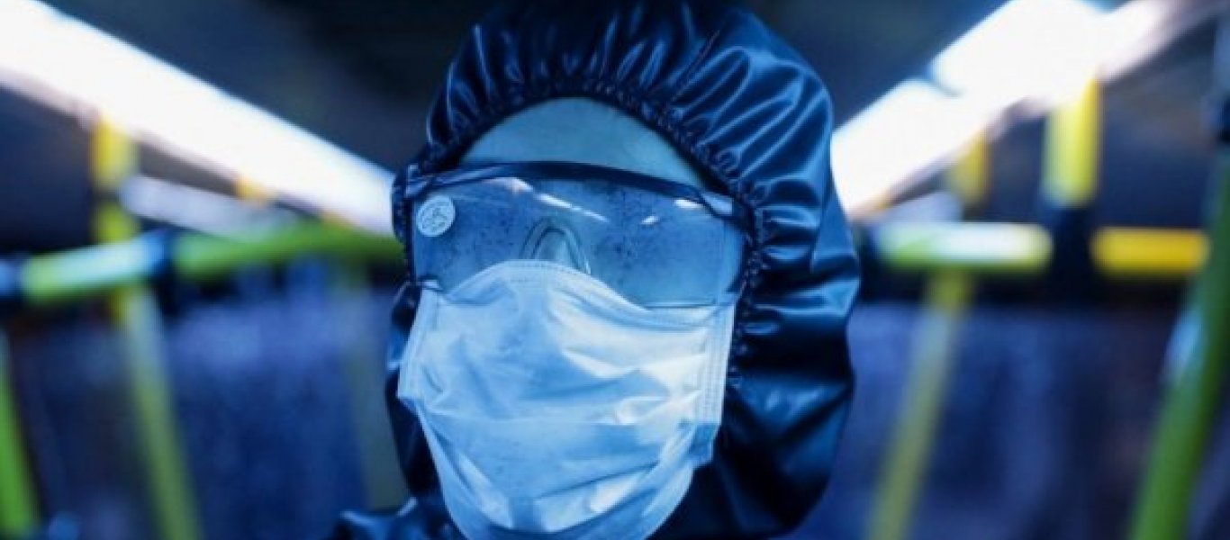 Επιστήμονας δίνει απάντηση στο «να μην αγκαλιάζουμε τα παιδιά μας»: «Το θεωρώ διεστραμμένο να μην το κάνουμε» (βίντεο)