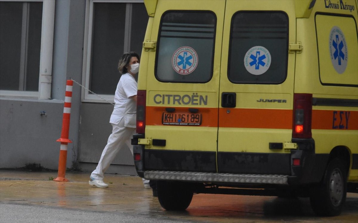 Καρδίτσα: 40χρονη κατέρρευσε ξαφνικά ενώ περπατούσε μαζί με τον σύζυγό της – «Έφυγε» από ανακοπή καρδιάς