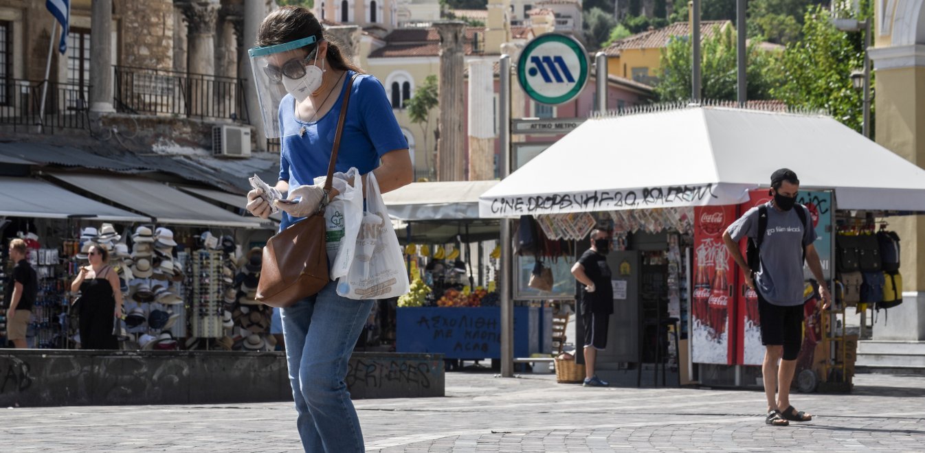 Μάσκες παντού από σήμερα στην Αττική – Τι ισχύει για θέατρα, σινεμά και συναυλίες