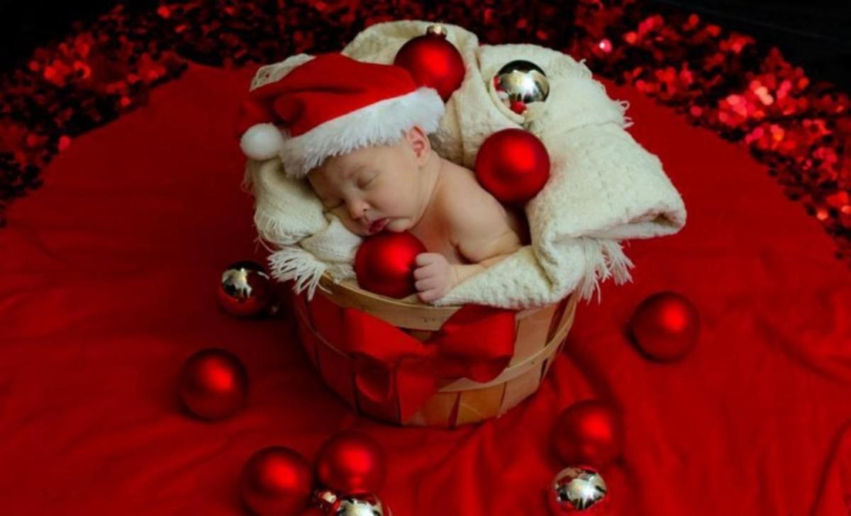 Τα πρώτα Χριστούγεννα με το μωρό: Αυτοί είναι οι 4+1 τρόποι για να είναι τα καλύτερα