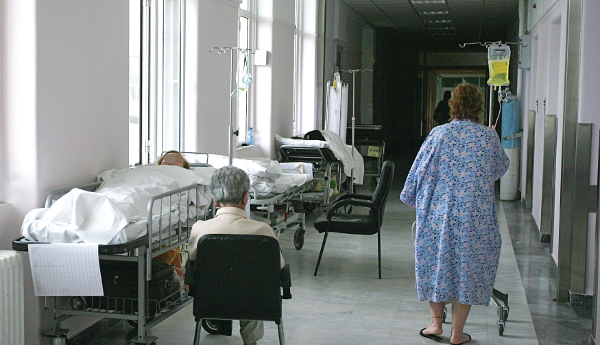 Κυβερνητική αδιαφορία:Τα ράντζα και πάλι στους διαδρόμους των νοσοκομείων!