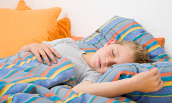 Τα παιδιά που δεν κοιμούνται αρκετά καταναλώνουν πολλές θερμίδες
