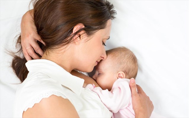 Ο θηλασμός προστατεύει τα παιδιά από το άσθμα