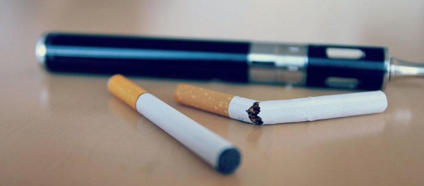Οι καπνιστές ηλεκτρονικού τσιγάρου και τσιγάρου δύσκολα θα κόψουν το κάπνισμα