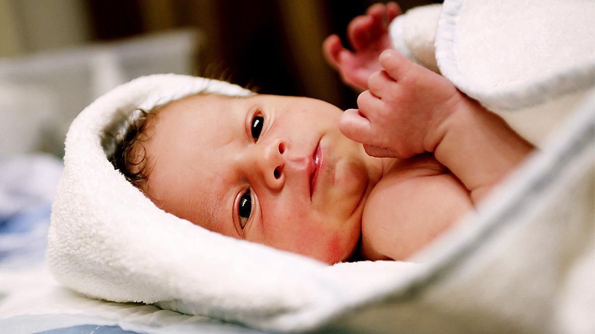 Γέννηση υγιούς μωρού από μητέρα με σοβαρή αναπνευστική ανεπάρκεια λόγω λοίμωξης Covid-19 στο Αττικό