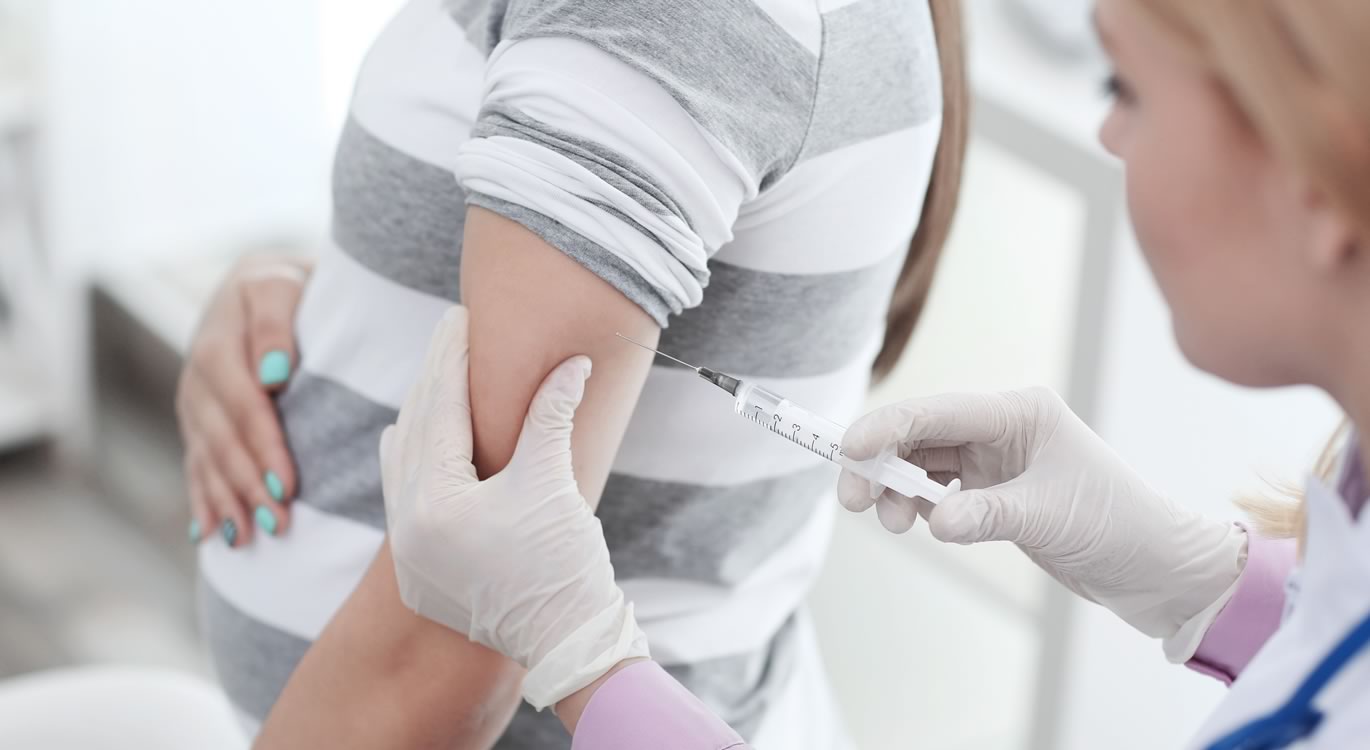 Προειδοποίηση της βρετανικής κυβέρνησης για εμβόλιο Pfizer: «Να μην το κάνουν οι έγκυες & όσες θέλουν να μείνουν έγκυες»