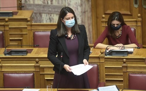 «Επικίνδυνη» για την δημόσια υγεία η τροπολογία Κεραμέως που «κατεδαφίζει» τα πτυχία των ΑΕΙ και τα εξισώνει με τίτλους κολεγίων