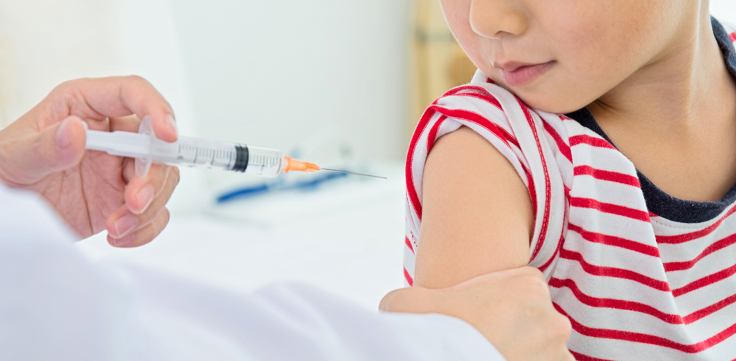 Το Συμβούλιο της Επικρατείας κάνει υποχρεωτικό τον εμβολιασμό για τα παιδιά με Συνταγματική διαγραφή τους από παιδικούς σταθμούς