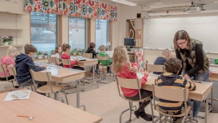 Ανοικτά σχολεία και θνησιμότητα λόγω Covid-19 σε μαθητές και δασκάλους στη Σουηδία