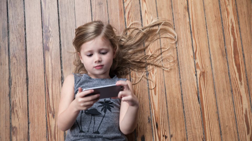 Παιδιά και κινητό: Πώς να αντιμετωπίσετε τον εθισμό ως γονείς