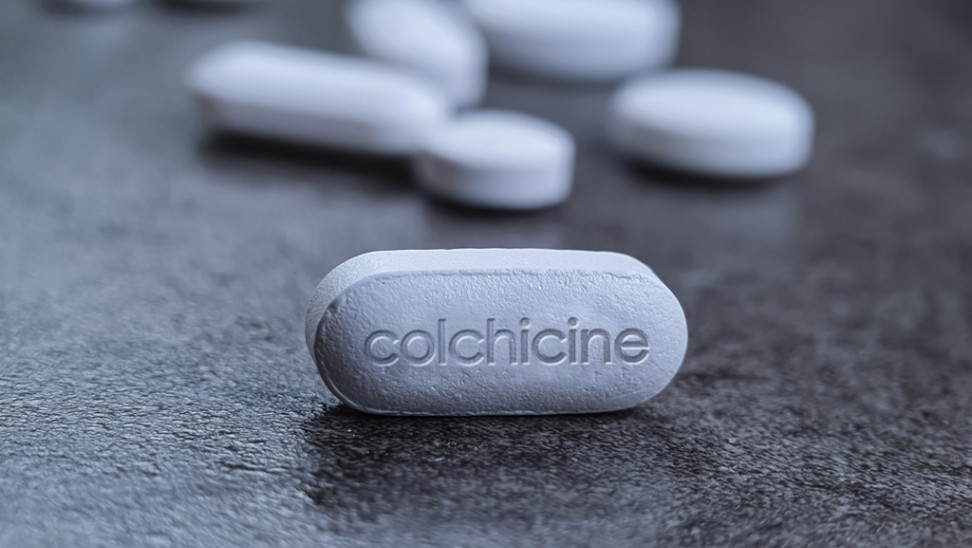 Κολχικίνη – Κορωνοϊός: Ποιοί επιτρέπεται να την λάβουν; Χρειάζεται συνταγή γιατρού;