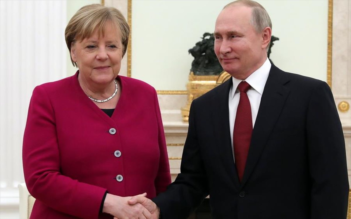 Συμφωνία Ρωσίας – Γερμανίας για κοινή παραγωγή εμβολίων: Συνεργασία Β. Πούτιν – Α. Μέρκελ για το σωτήριο Sputnik-V