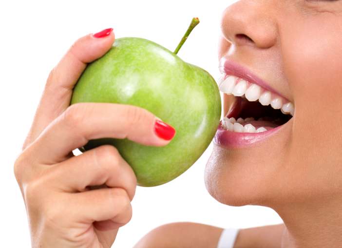 Ο ρόλος της διατροφής στην υγεία των δοντιών και των ούλων