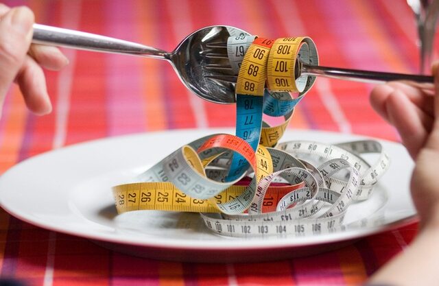 Πώς μπορούμε να μετρήσουμε την ποσότητα του φαγητού όταν κάνουμε διατροφή;