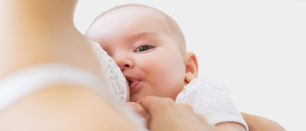 Κορωνοϊός και μητρικό γάλα: Tι δείχνουν έρευνες για τον θηλασμό