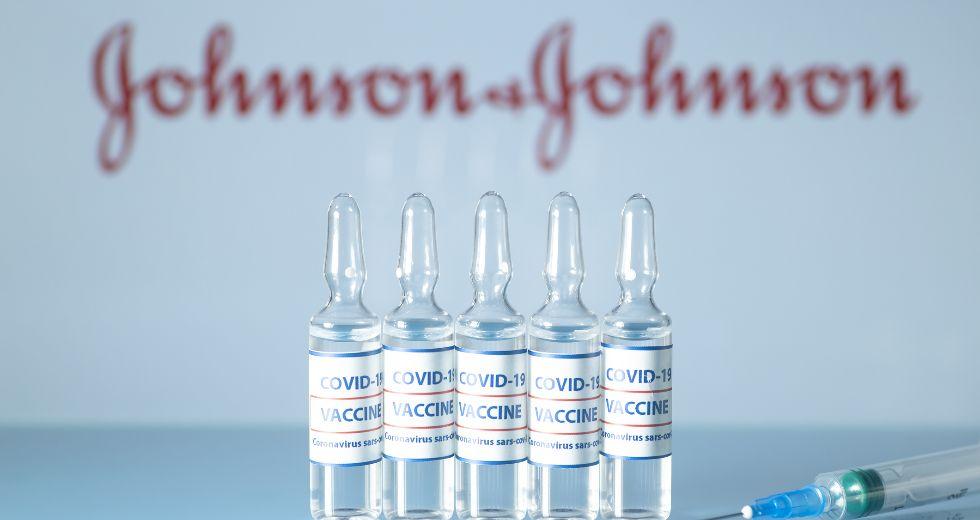 FDA: «Ασφαλές και αποτελεσματικό το εμβόλιο της Johnson&Johnson»