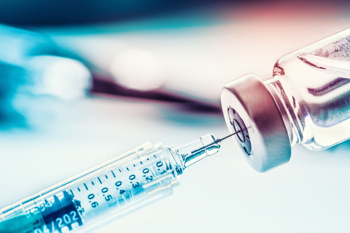 COVID-19: Ποιοι παράγοντες επηρεάζουν την αποτελεσματικότητα των εμβολίων;