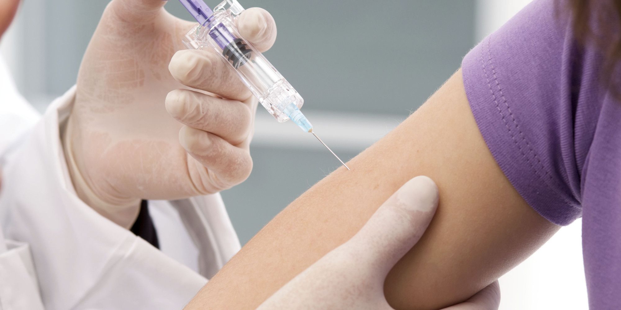 Eμβολιασμός covid-19 και νοσούντες από HIV: Πότε θα μπορούν να εμβολιαστούν