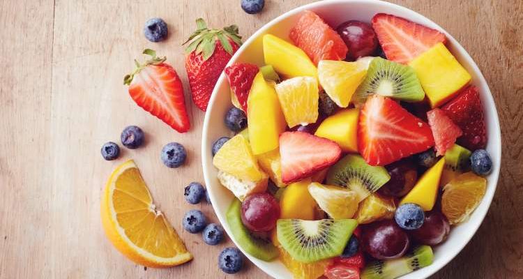 δίαιτα με φρούτα και σαλάτες