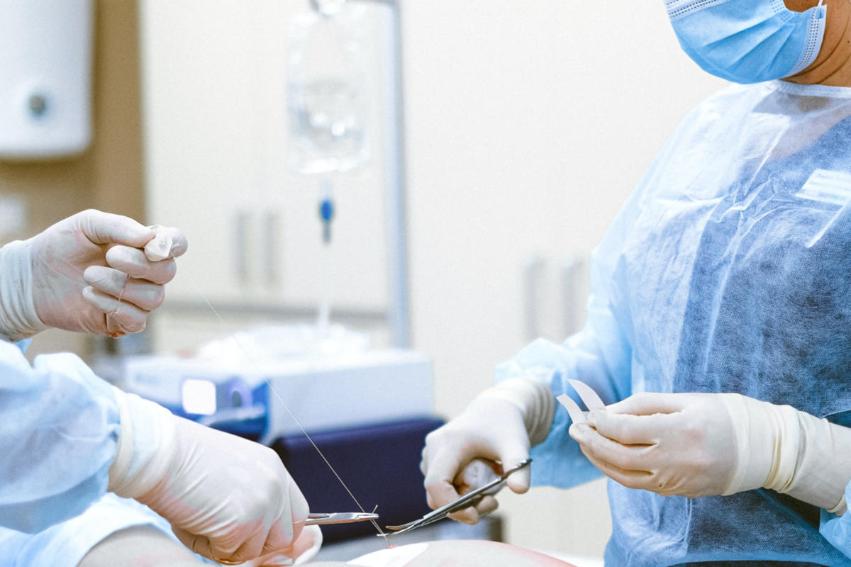 Νέα Έρευνα: 7 εβδομάδες θα πρέπει να καθυστερούν τα χειρουργεία στους ασθενείς με COVID-19