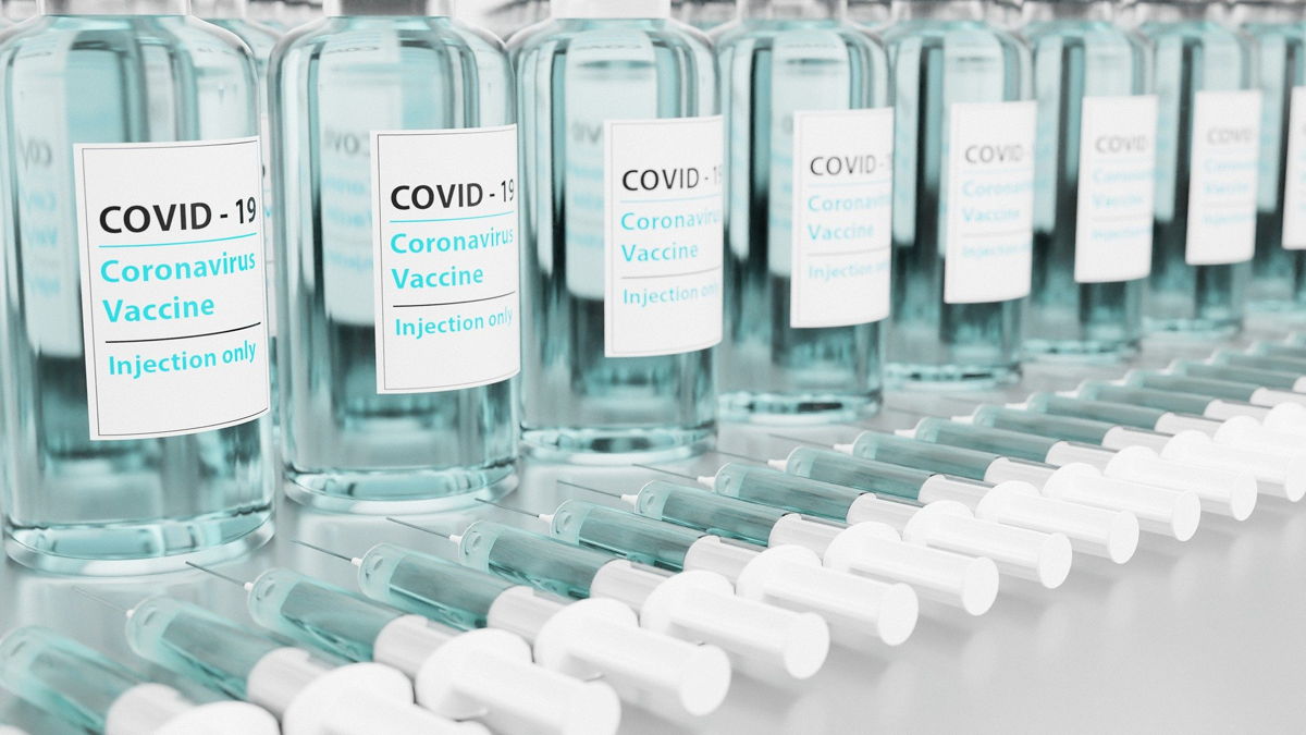 Ποιο πρόβλημα θα πρέπει να ξεπεράσουν τα εμβόλια της COVID-19 με Ιό-Φορέα αν πρέπει να χορηγούνται ετησίως;