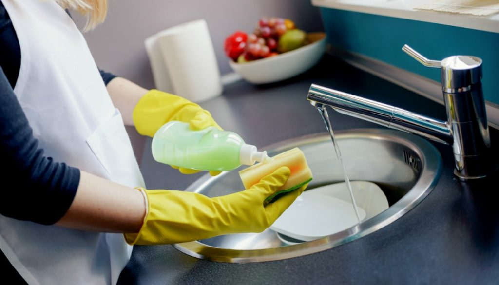 Σαπούνι πιάτων: Πού αλλού μπορείτε να το χρησιμοποιήσετε εκτός από το πλύσιμο – Εκπληκτικές χρήσεις