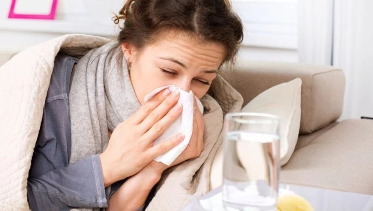 Οι πάσχοντες από αλλεργική ρινίτιδα μπορεί να εξαπλώσουν την πανδημία