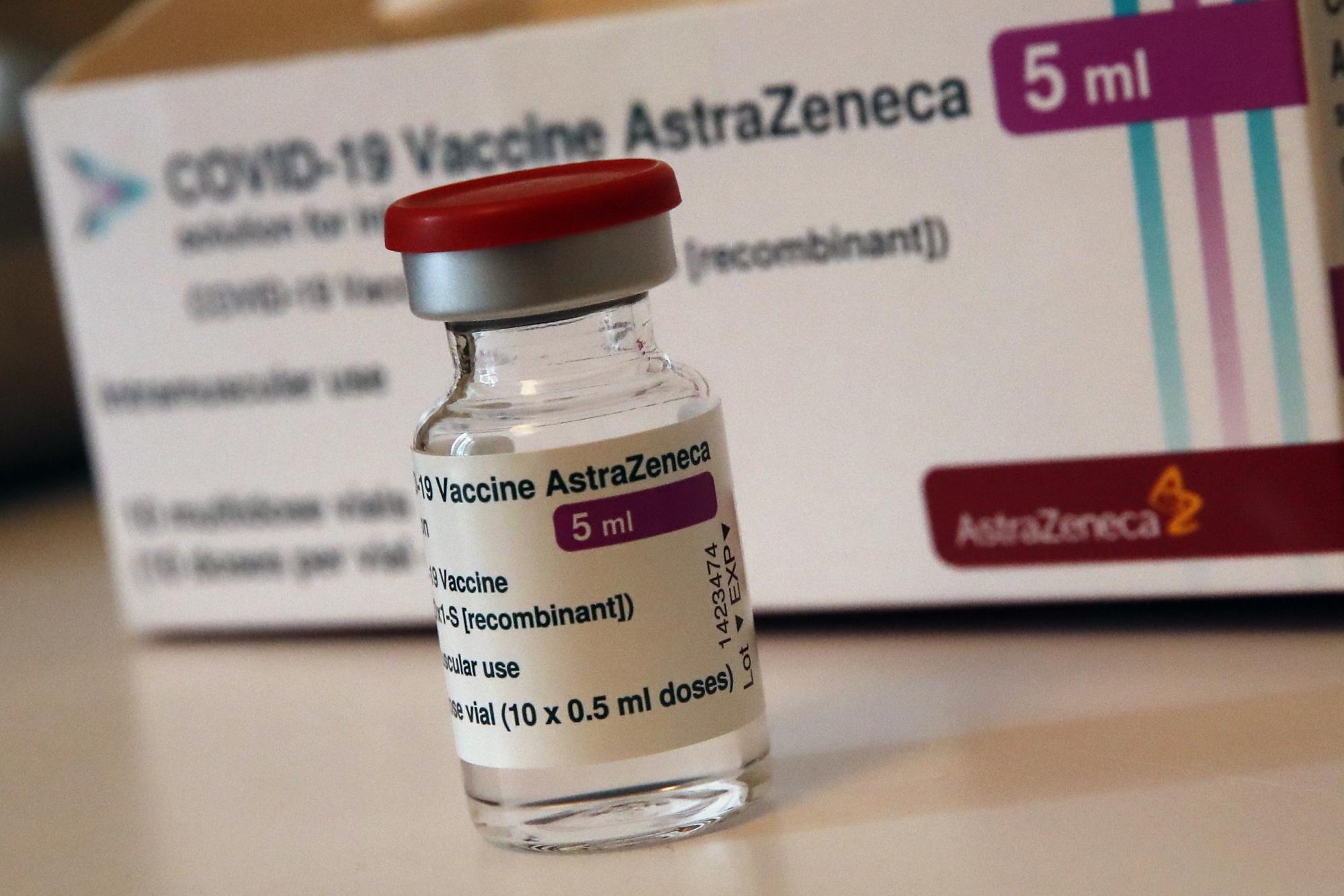 ΠΟΥ: «Ευλογοφανής όχι όμως επιβεβαιωμένη» η αιτιώδης συνάφεια μεταξύ εμβολίου AstraZeneca και θρόμβων
