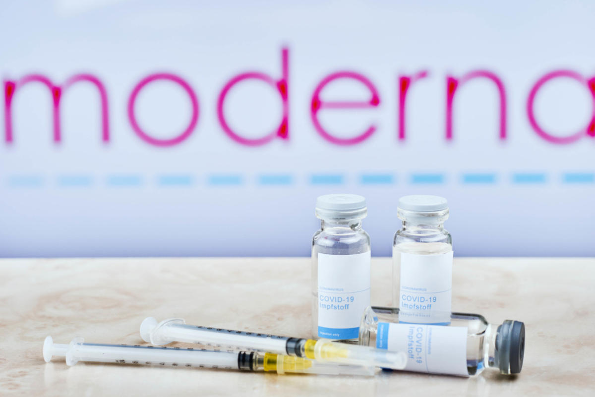 Εμβόλιο Moderna: Τουλάχιστον 6 μήνες η διάρκεια της ανοσίας