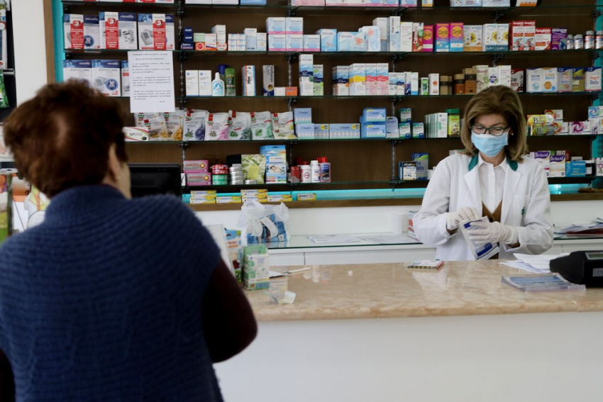 Πανελλήνιος Φαρμακευτικός Σύλλογος: «Οι πολίτες δεν μπορούν να αντικαταστήσουν το εμβόλιο το οποίο έχει επιλεγεί»