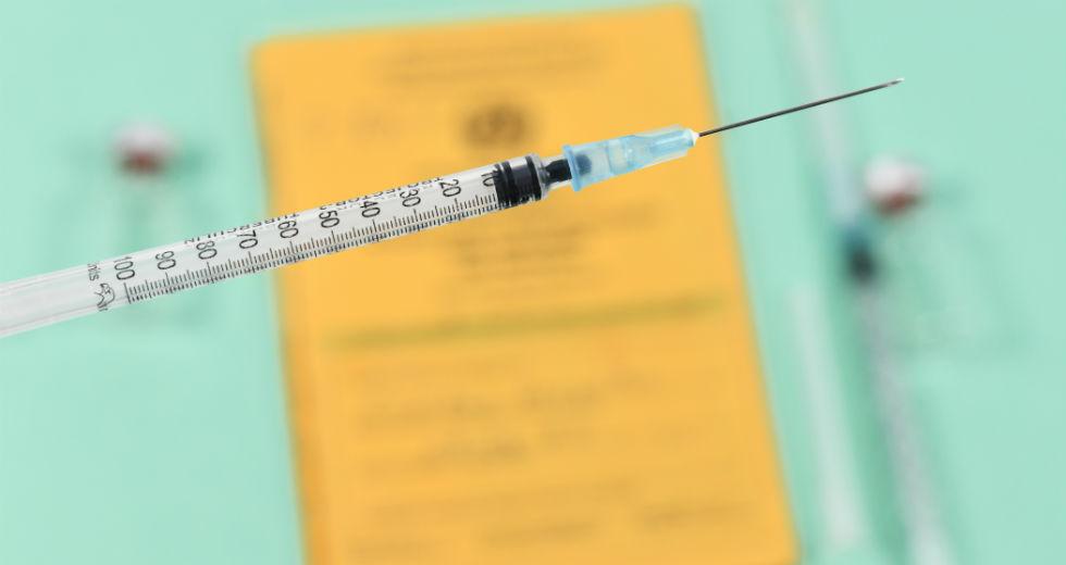 Έτοιμη η νέα «κανονικότητα»: Oι εμβολιασμένοι θα έχουν παραπάνω «δικαιώματα»