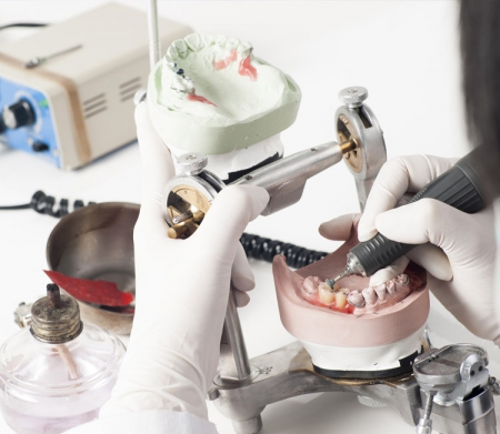 Ελλείψεις στο Οδοντροπροσθετικό -Οδοντοτεχνικό Εργαστήριο Κ. Υ. Καλλιθέας και το κλείσιμό του