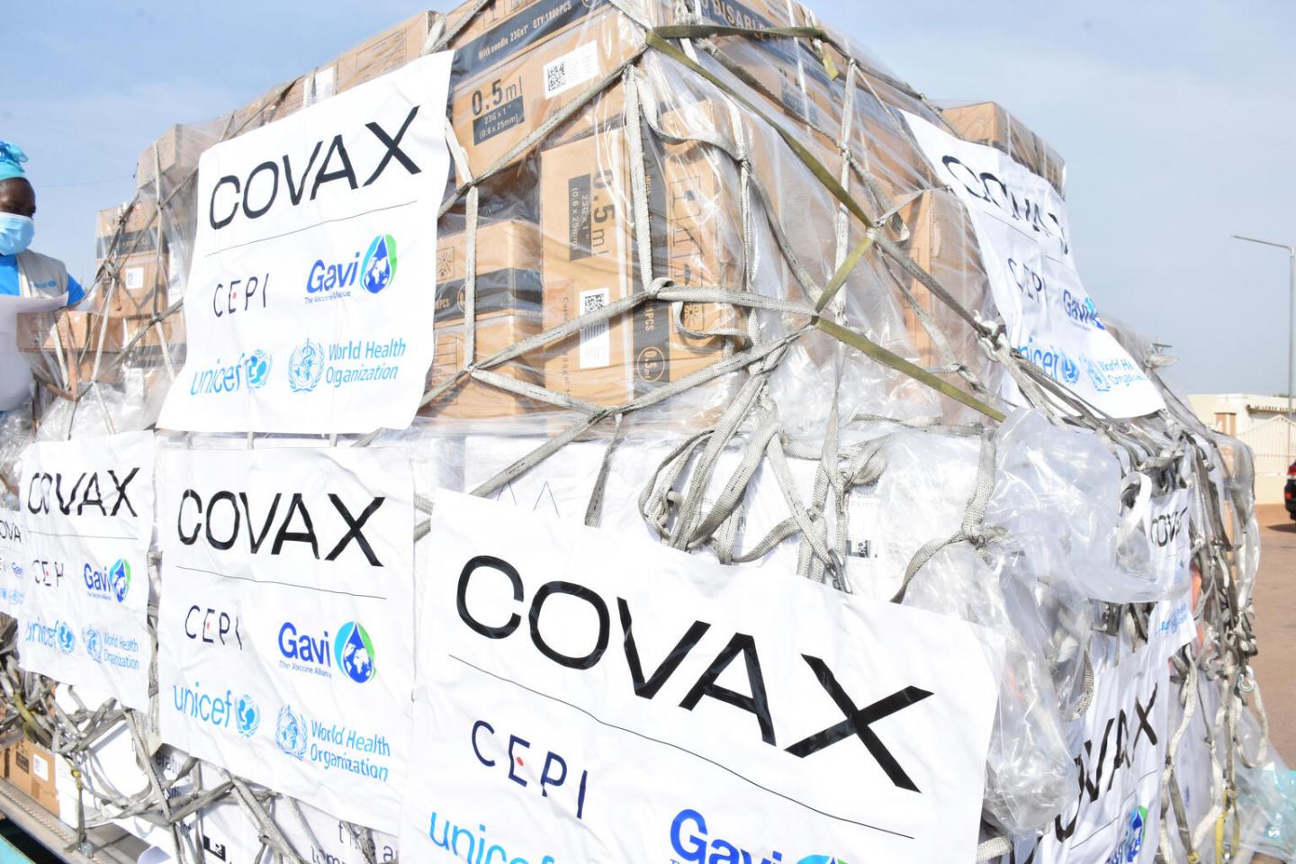 Covax: Ο εφιάλτης του κορωνοϊού στην Ινδία αφήνει χωρίς εμβόλια τις φτωχότερες χώρες