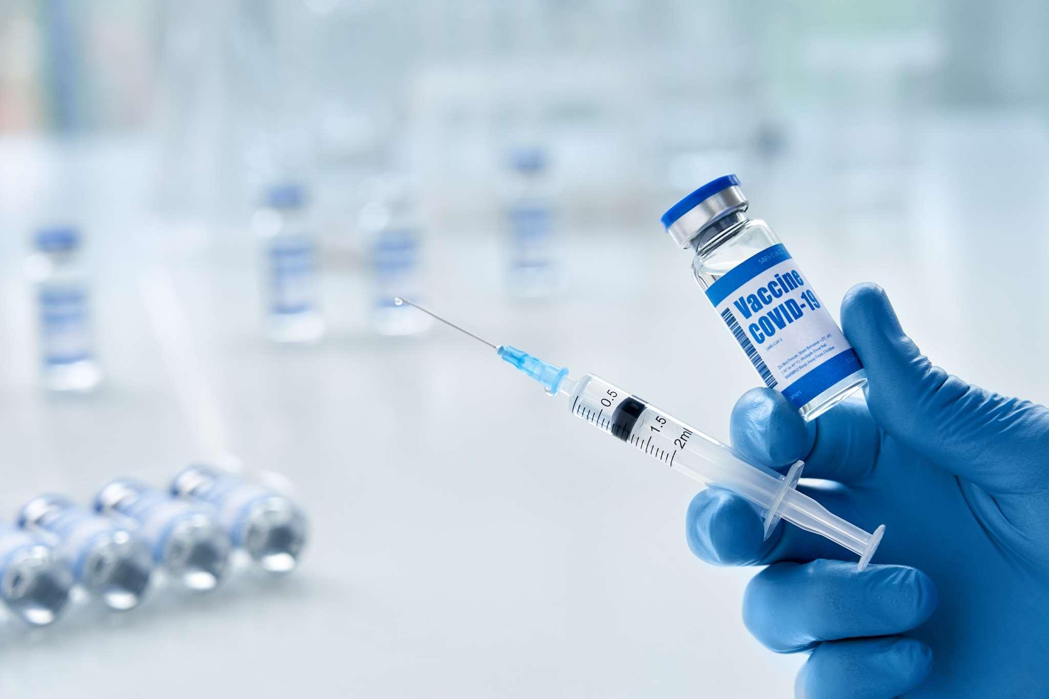 Ηνωμένο Βασίλειο: Ξεκίνησε κλινικές δοκιμές για «ενισχυτική» δόση εμβολίου κατά της COVID-19