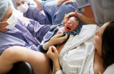 ΙΑΣΩ: Έγκυος με εγκεφαλική αιμορραγία σε κώμα επανέρχεται και φέρνει στον κόσμο δύο υγιέστατα αγόρια»