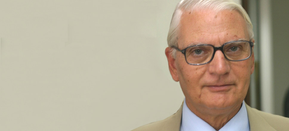 Συνταγματολόγος Π. Παραράς : «Ο εμβολιασμός να γίνει υποχρεωτικός και λόγος απόλυσης η άρνησή του»