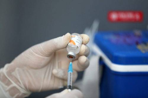 Ηνωμένο Βασίλειο: Το εμβόλιο προστατεύει τους ηλικιωμένους από την Ινδική μετάλλαξη του κορωνοϊού