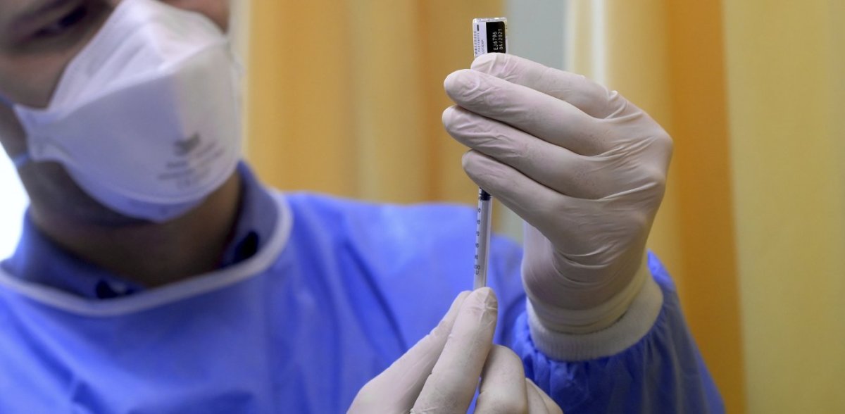 Η Ρωσία ξεκίνησε την παραγωγή φαρμάκου με πλάσμα αίματος όσων έχουν νοσήσει από κορωνοϊό