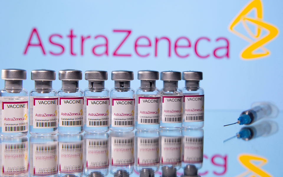 Τέλος οι εμβολιασμοί με AstraZeneca για τους κάτω των 60 ετών και στην Ελλάδα – Ποιος θα αποζημιώσει τα θύματα;